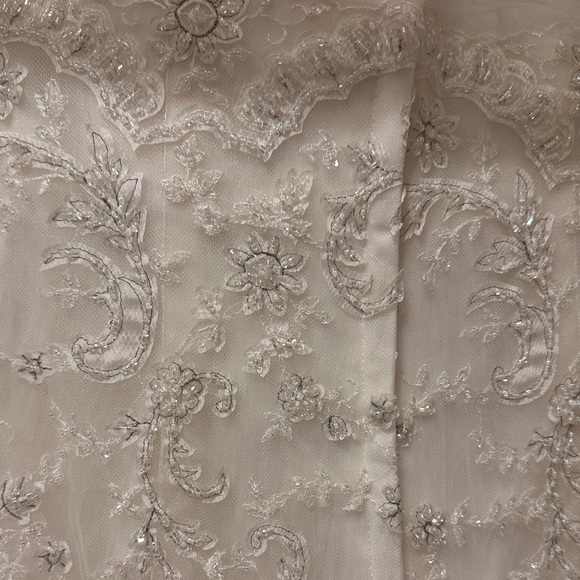 Oleg Cassini wedding dress ivory size 4 - Picture 9 of 11